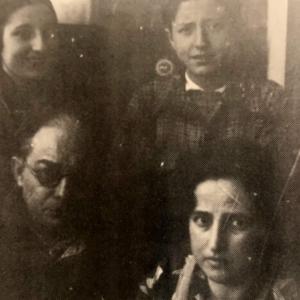 Camilo Díaz Baliño, cos seus fillos Isaac e Mercedes e a súa muller Antonia Pardo nunha das súas derradeiras fotografías, 1936
