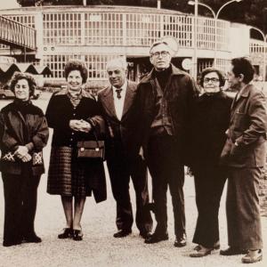 Neira Vilas e Anisia Miranda en Sargadelos, con Reimúndez Portela, Díaz Pardo e as súas esposas, 1976