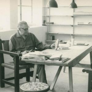Seoane en su estudio de O Castro. Imagen cedida por la Fundación Seoane