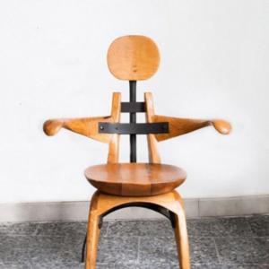 Cadeira antropomórfica deseñada por Isaac, 1958